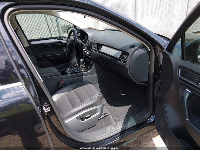 Продаж на аукціоні авто 2017 Volkswagen Touareg V6 Sport, vin: WVGEF7BP0HD005089, номер лоту: 44975229