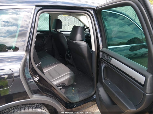 Продаж на аукціоні авто 2017 Volkswagen Touareg V6 Sport, vin: WVGEF7BP0HD005089, номер лоту: 44975229
