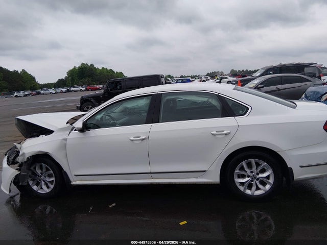 Aukcja sprzedaży 2017 Volkswagen Passat 1.8t S, vin: 1VWAT7A3XHC071405, numer aukcji: 44975306