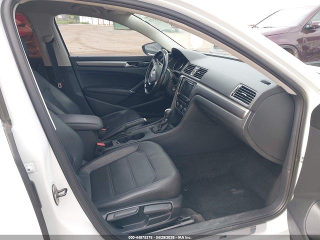 44975378 :رقم المزاد ، 1VWDT7A35HC060745 vin ، 2017 Volkswagen Passat 1.8t R-line مزاد بيع