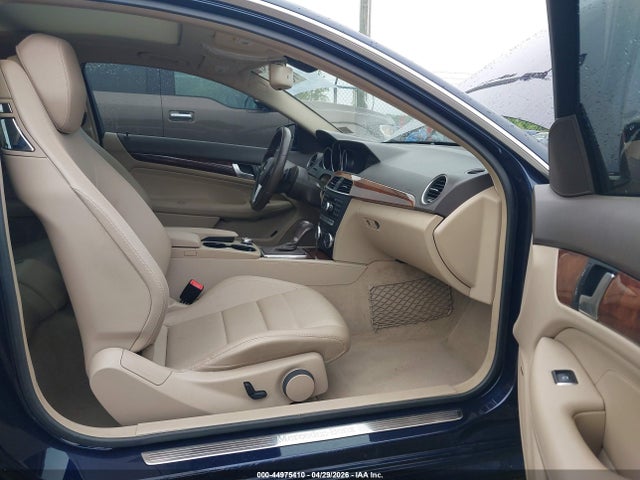 Продажа на аукционе авто 2012 Mercedes-benz C 250, vin: WDDGJ4HB6CF876541, номер лота: 44975410
