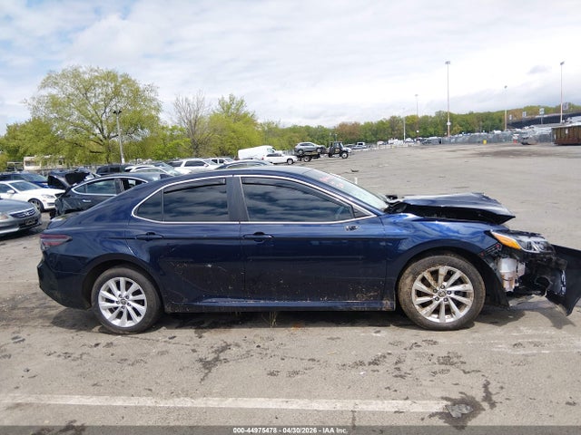 44975478 :رقم المزاد ، 4T1R11AK9MU454042 vin ، 2021 Toyota Camry Le مزاد بيع