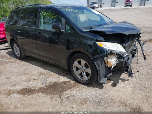 Продажа на аукционе авто 2015 Toyota Sienna Le 8 Passenger, vin: 5TDKK3DC7FS537592, номер лота: 44975501