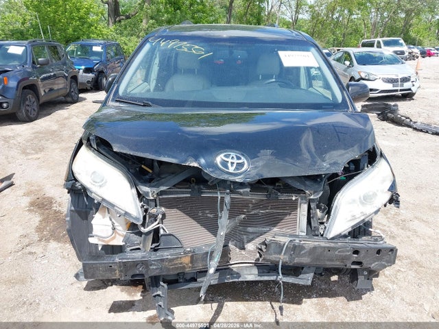 Продажа на аукционе авто 2015 Toyota Sienna Le 8 Passenger, vin: 5TDKK3DC7FS537592, номер лота: 44975501