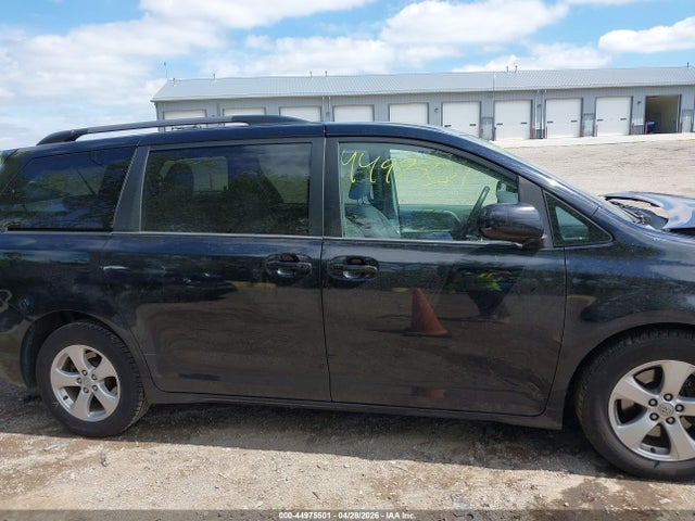 Продажа на аукционе авто 2015 Toyota Sienna Le 8 Passenger, vin: 5TDKK3DC7FS537592, номер лота: 44975501