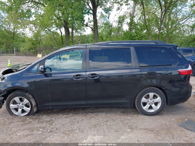 Продажа на аукционе авто 2015 Toyota Sienna Le 8 Passenger, vin: 5TDKK3DC7FS537592, номер лота: 44975501