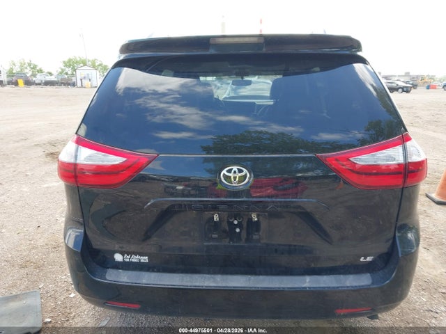 Продажа на аукционе авто 2015 Toyota Sienna Le 8 Passenger, vin: 5TDKK3DC7FS537592, номер лота: 44975501
