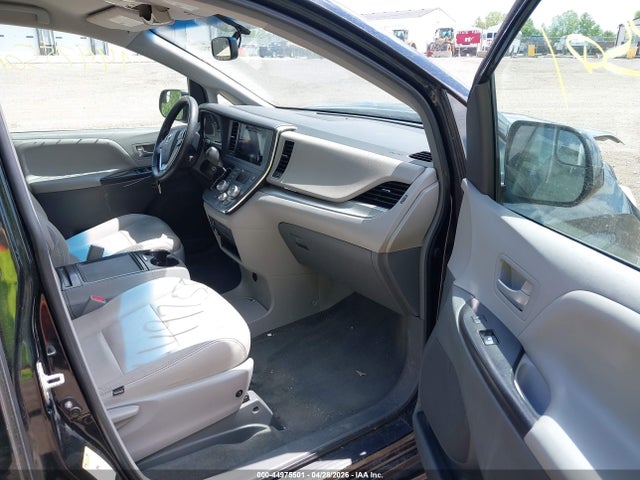 Продажа на аукционе авто 2015 Toyota Sienna Le 8 Passenger, vin: 5TDKK3DC7FS537592, номер лота: 44975501