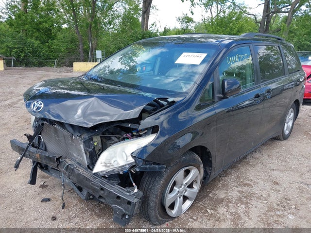 Продажа на аукционе авто 2015 Toyota Sienna Le 8 Passenger, vin: 5TDKK3DC7FS537592, номер лота: 44975501