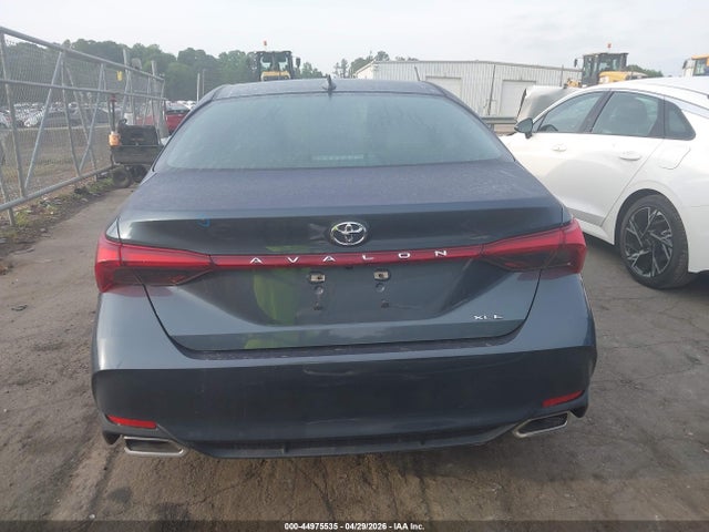 44975535 :رقم المزاد ، 4T1JZ1FB8NU076943 vin ، 2022 Toyota Avalon Xle مزاد بيع