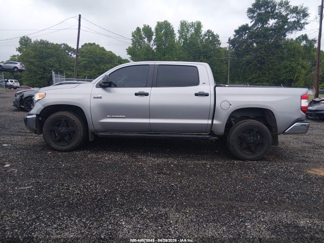 44975549 :رقم المزاد ، 5TFEW5F19HX228101 vin ، 2017 Toyota Tundra Sr5 5.7l V8 مزاد بيع
