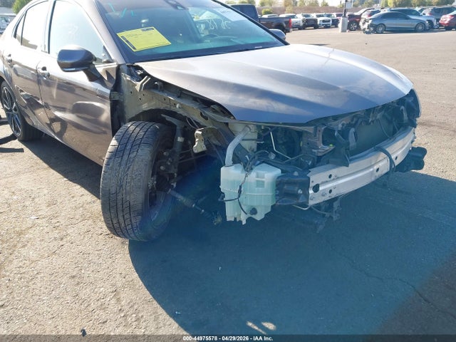 4T1B61HK8JU057426 Toyota CAMRY XSE