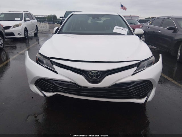 2018 Toyota Camry Le მანქანა იყიდება აუქციონზე, vin: JTNB11HK0J3010055, აუქციონის ნომერი: 44975652