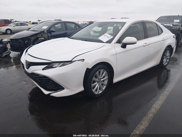2018 Toyota Camry Le მანქანა იყიდება აუქციონზე, vin: JTNB11HK0J3010055, აუქციონის ნომერი: 44975652