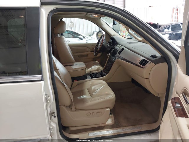 Продаж на аукціоні авто 2011 Cadillac Escalade Esv Premium, vin: 1GYS4JEF5BR117081, номер лоту: 44975884
