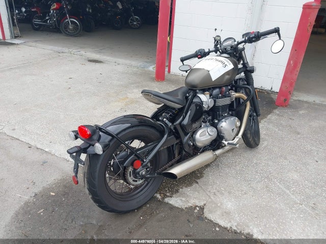 Triumph Motorcycle Bonneville Bobber 2017 SMTD42HL0HT826746 Image 4