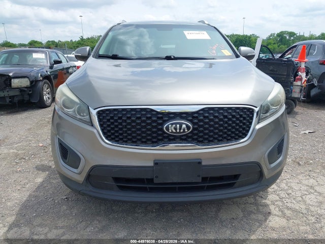44976038 :رقم المزاد ، 5XYPGDA31GG056883 vin ، 2016 Kia Sorento 2.4l Lx مزاد بيع