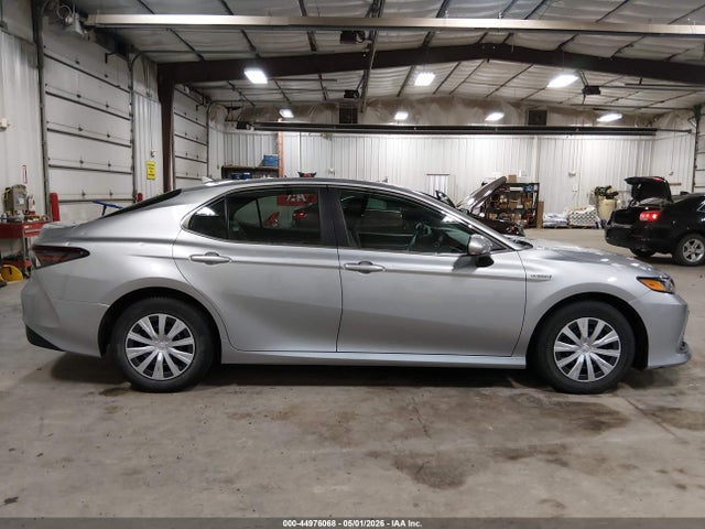 Auction sale of the 2021 Toyota Camry Le Hybrid, vin: 4T1C31AK2MU552698, lot number: 44976068