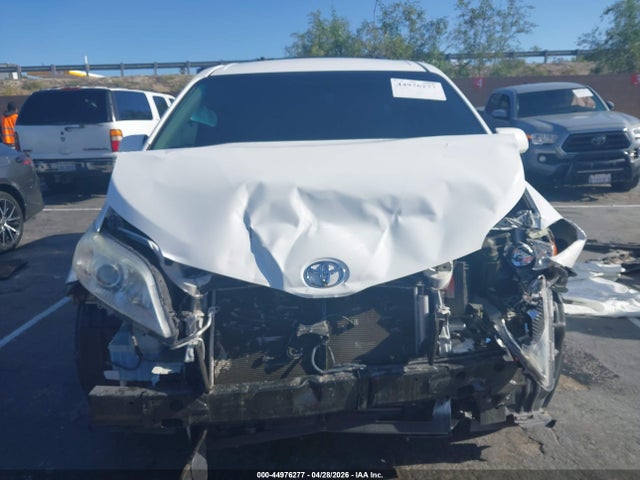 5TDKZ3DC1HS795637 Toyota Sienna Le 8 Passenger