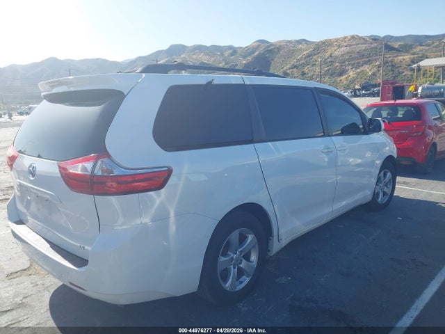 5TDKZ3DC1HS795637 Toyota Sienna Le 8 Passenger