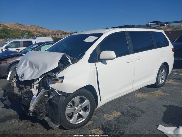 5TDKZ3DC1HS795637 Toyota Sienna Le 8 Passenger