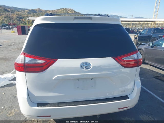 5TDKZ3DC1HS795637 Toyota Sienna Le 8 Passenger