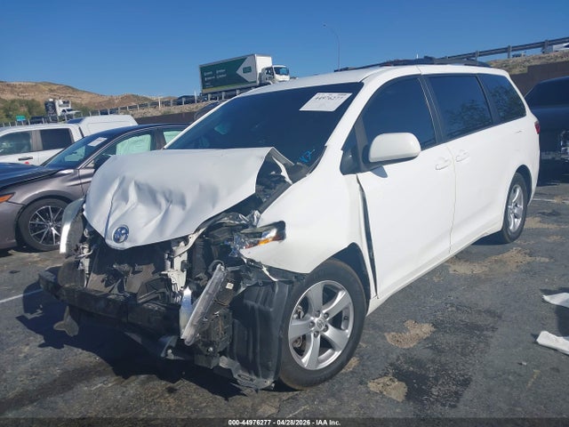 5TDKZ3DC1HS795637 Toyota Sienna Le 8 Passenger