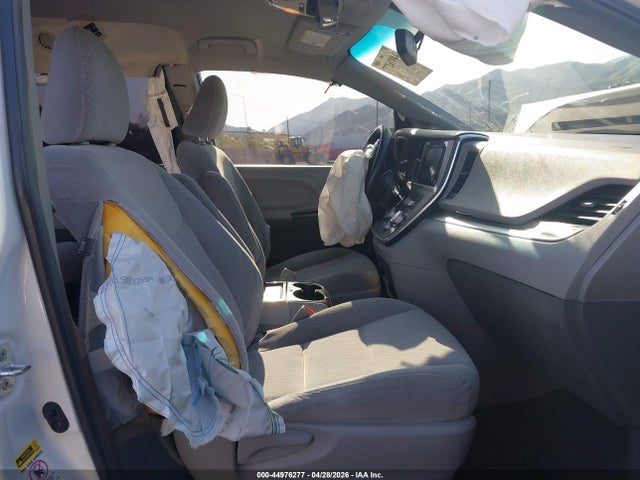 5TDKZ3DC1HS795637 Toyota Sienna Le 8 Passenger