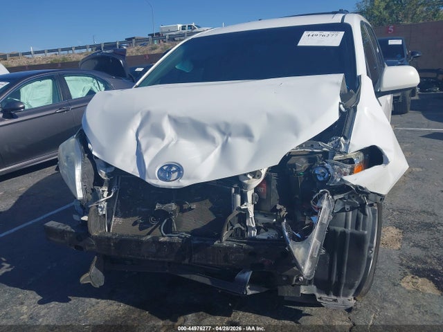 5TDKZ3DC1HS795637 Toyota Sienna Le 8 Passenger