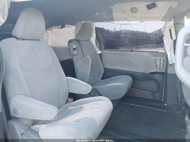 5TDKZ3DC1HS795637 Toyota Sienna Le 8 Passenger