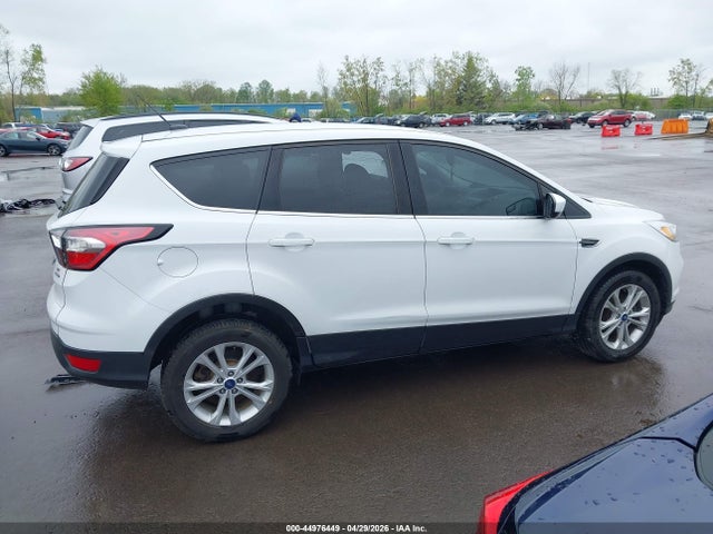 44976449 :رقم المزاد ، 1FMCU0GD2HUE14973 vin ، 2017 Ford Escape Se مزاد بيع