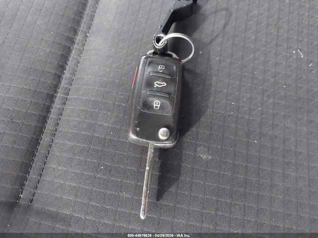 44976626 :رقم المزاد ، 3VWD17AJ2FM295443 vin ، 2015 Volkswagen Jetta 1.8t Se مزاد بيع