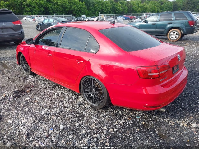 44976626 :رقم المزاد ، 3VWD17AJ2FM295443 vin ، 2015 Volkswagen Jetta 1.8t Se مزاد بيع