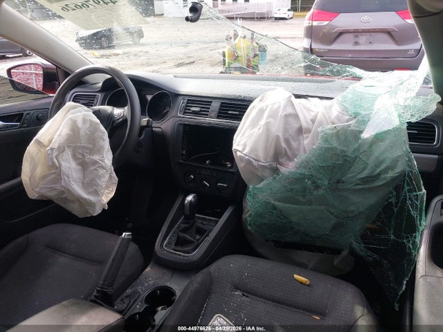 44976626 :رقم المزاد ، 3VWD17AJ2FM295443 vin ، 2015 Volkswagen Jetta 1.8t Se مزاد بيع