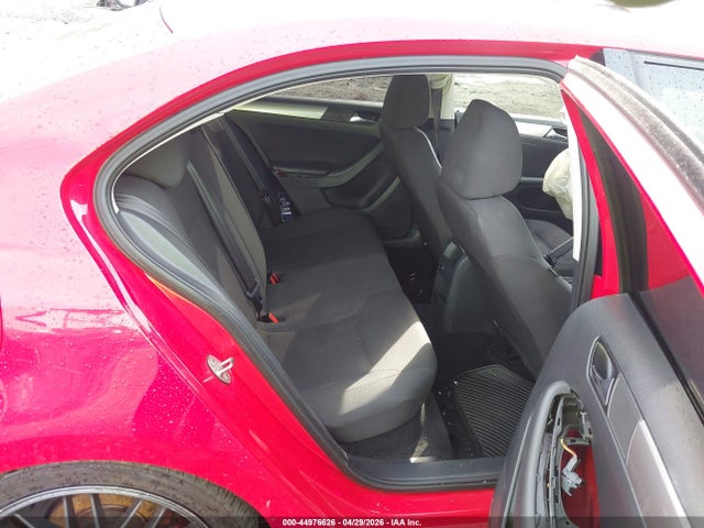 44976626 :رقم المزاد ، 3VWD17AJ2FM295443 vin ، 2015 Volkswagen Jetta 1.8t Se مزاد بيع