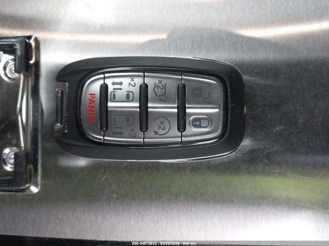 Auction sale of the 2018 Chrysler Pacifica Touring L, vin: 2C4RC1BG7JR352305, lot number: 44976833