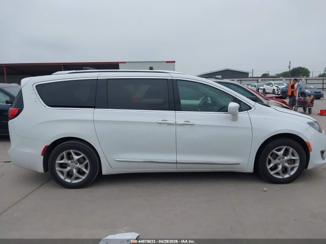 Auction sale of the 2018 Chrysler Pacifica Touring L, vin: 2C4RC1BG7JR352305, lot number: 44976833