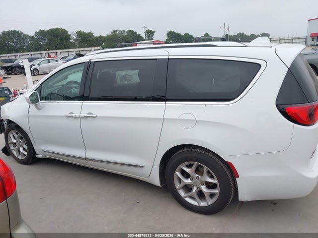Auction sale of the 2018 Chrysler Pacifica Touring L, vin: 2C4RC1BG7JR352305, lot number: 44976833