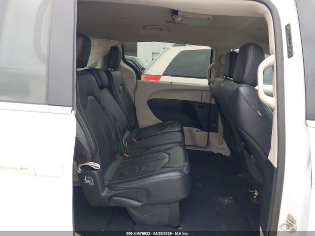 Auction sale of the 2018 Chrysler Pacifica Touring L, vin: 2C4RC1BG7JR352305, lot number: 44976833