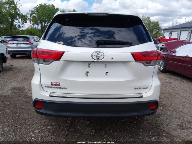 44977209 :رقم المزاد ، 5TDJZRFH7JS895948 vin ، 2018 Toyota Highlander Xle مزاد بيع