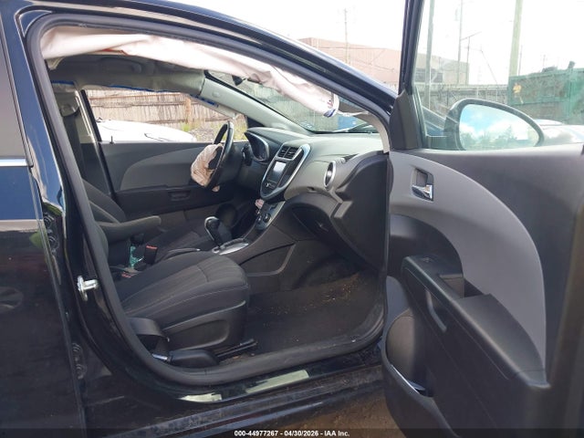 44977267 :رقم المزاد ، 1G1JD5SHXH4163910 vin ، 2017 Chevrolet Sonic Lt Auto مزاد بيع