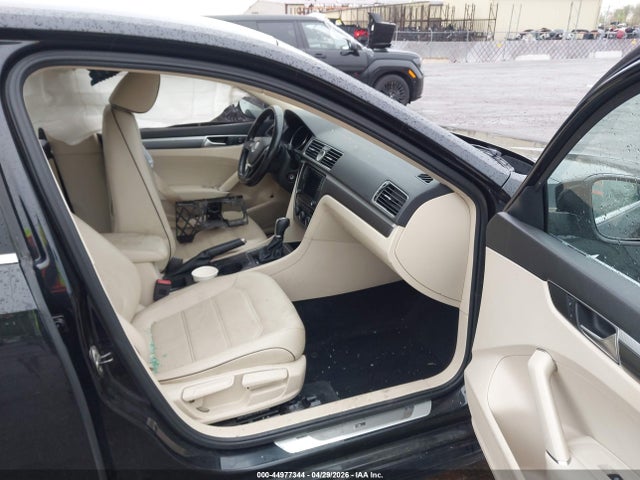 2017 Volkswagen Passat 1.8t R-line მანქანა იყიდება აუქციონზე, vin: 1VWDT7A35HC054167, აუქციონის ნომერი: 44977344
