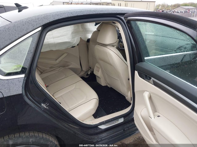 2017 Volkswagen Passat 1.8t R-line მანქანა იყიდება აუქციონზე, vin: 1VWDT7A35HC054167, აუქციონის ნომერი: 44977344