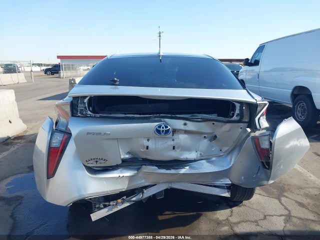 Toyota Prius Two 2016 JTDKBRFU8G3004842 Image 17