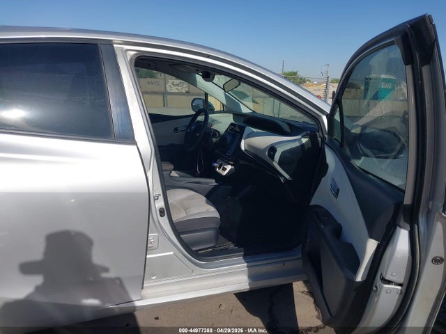 Toyota Prius Two 2016 JTDKBRFU8G3004842 Image 5