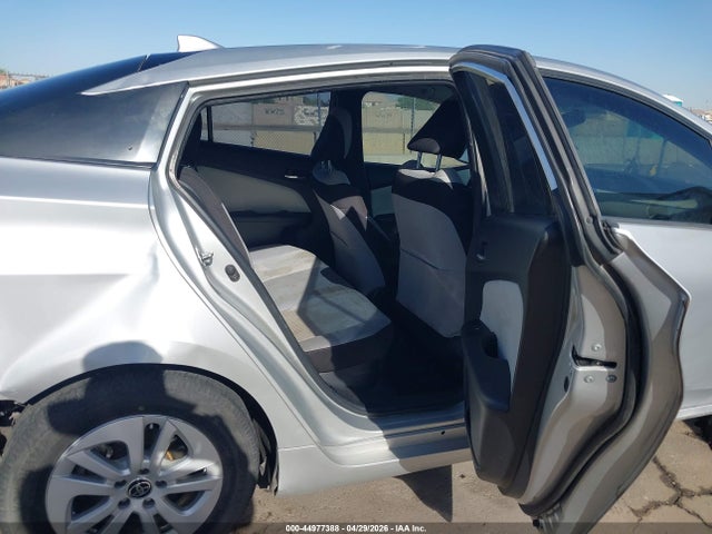 Toyota Prius Two 2016 JTDKBRFU8G3004842 Image 8