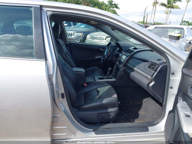 44977570 :رقم المزاد ، 4T1BK1FK0CU501545 vin ، 2012 Toyota Camry Se V6 مزاد بيع