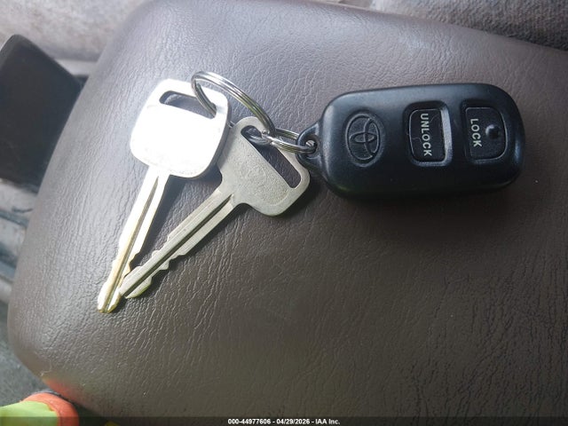 Продажа на аукционе авто 2000 Toyota Camry Le, vin: 4T1BG22K1YU700964, номер лота: 44977606