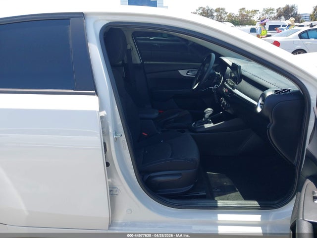 3KPF24AD9PE568973 KIA FORTE LX