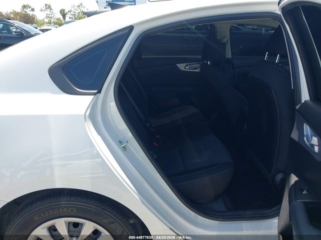 3KPF24AD9PE568973 KIA FORTE LX